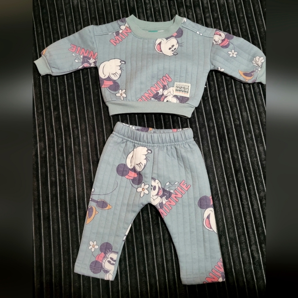 NWOT 0-3 mo Minnie Mouse Sweatsuit. Soft Inside Layer. Adorable Set.